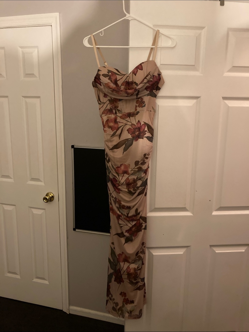Floral Spaghetti-Strap Beige Floral Maxi Dress size Medium New with tags